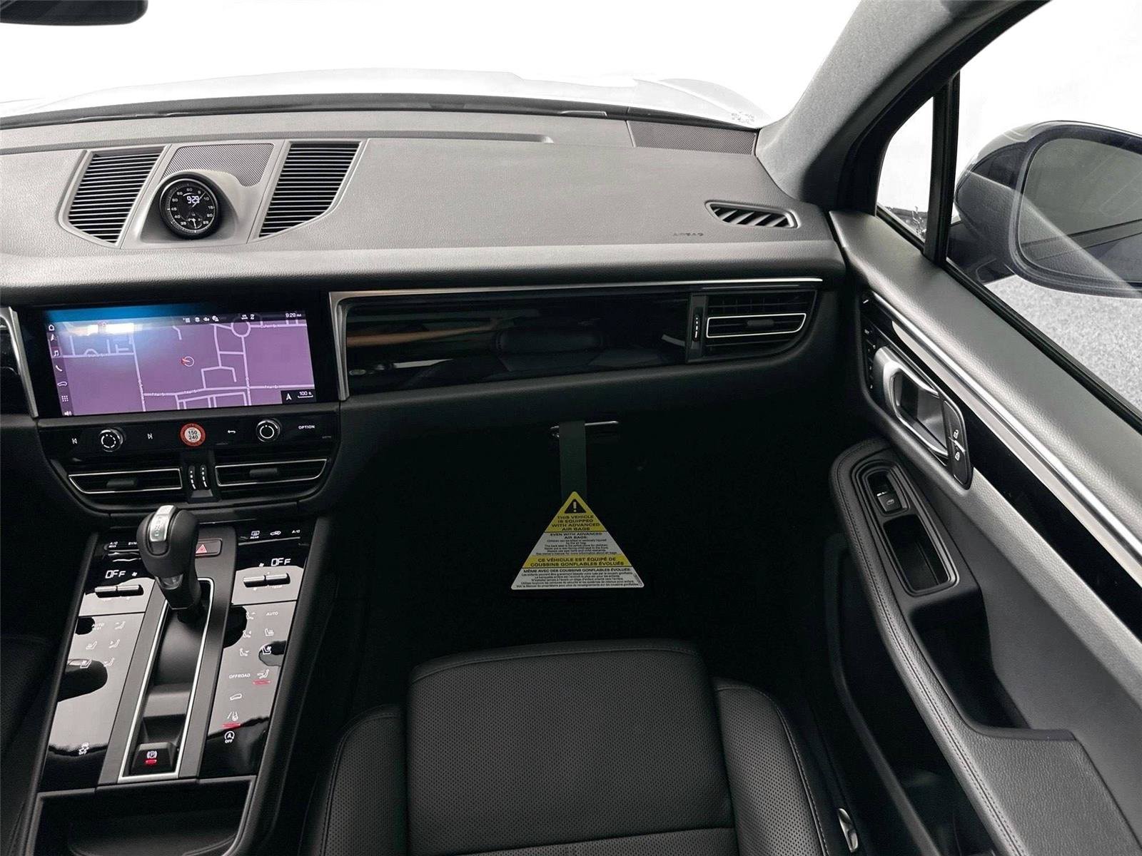 Certified 2026 Porsche Macan AWD/4WD image 31