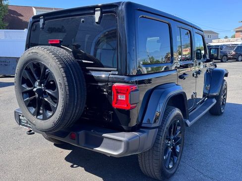 Used 2025 Jeep Wrangler Unlimited Sahara AWD/4WD image 7