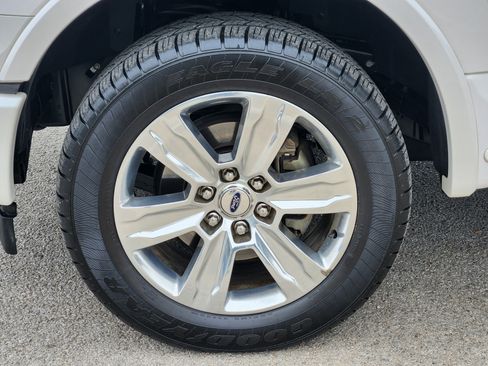 Used 2017 Ford F150 Platinum w/ Equipment Group 701A Luxury image 12