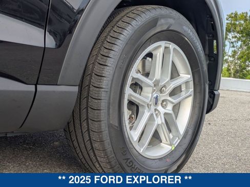 New 2025 Ford Explorer Active w/ Active Comfort Package image 13