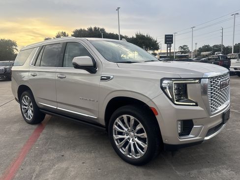 Used 2024 GMC Yukon Denali w/ Denali Reserve Package AWD/4WD image 17