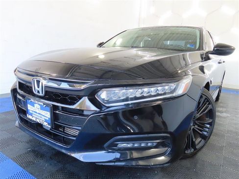 Used 2018 Honda Accord Touring image 1