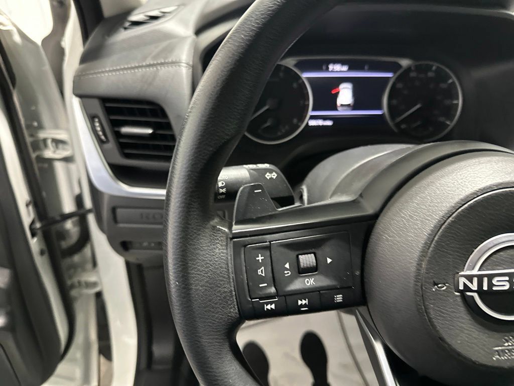 Used 2024 Nissan Rogue S AWD/4WD image 18