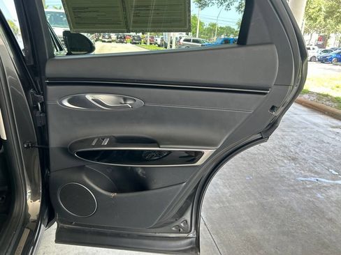 Used 2025 Genesis GV70 2.5T AWD/4WD image 32