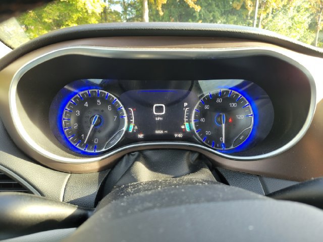 Used 2018 Chrysler Pacifica Touring-L Plus FWD image 9