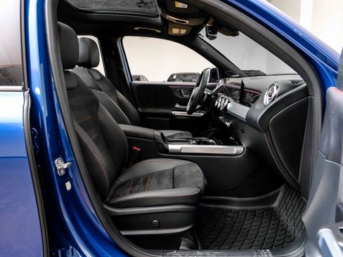 Used 2024 Mercedes-Benz GLB 250 image 30