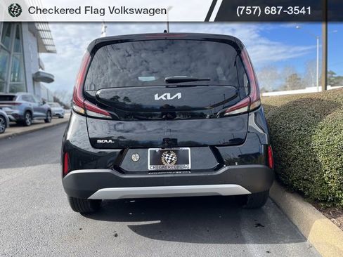 Used 2024 Kia Soul LX image 10