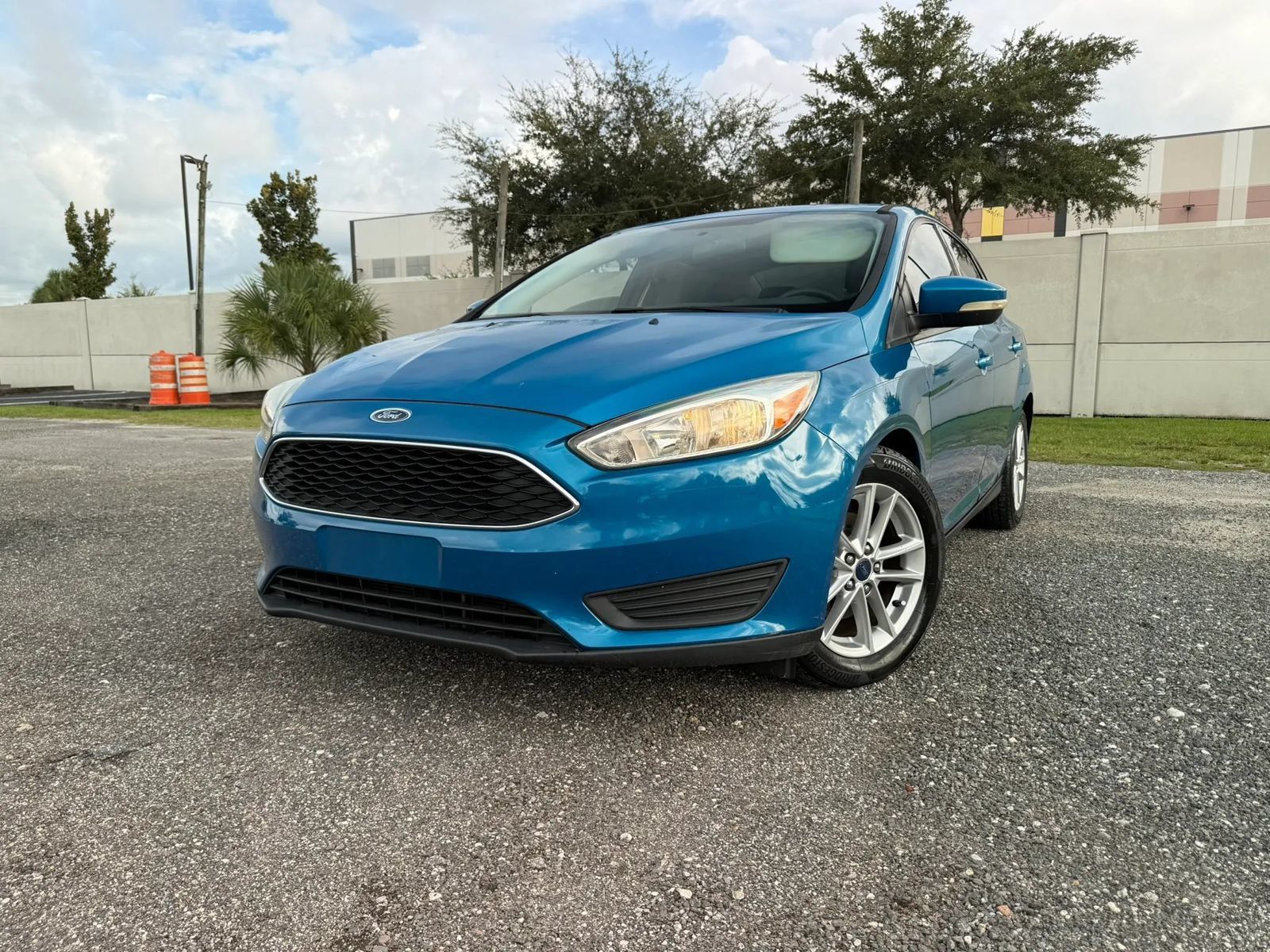 Used 2016 Ford Focus SE w/ Reverse Sensing Package FWD image 1