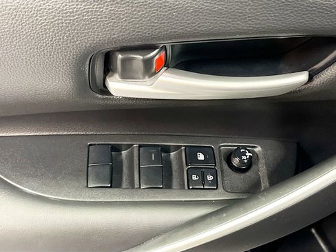 Used 2025 Toyota Corolla SE image 18