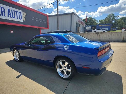 Used 2012 Dodge Challenger R/T RWD image 2
