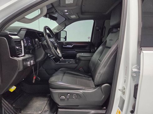 Used 2024 GMC Sierra 2500 Denali w/ Denali Reserve Package AWD/4WD image 4