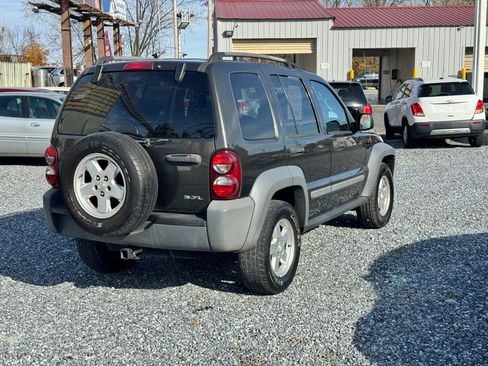 Used 2005 Jeep Liberty Sport image 4