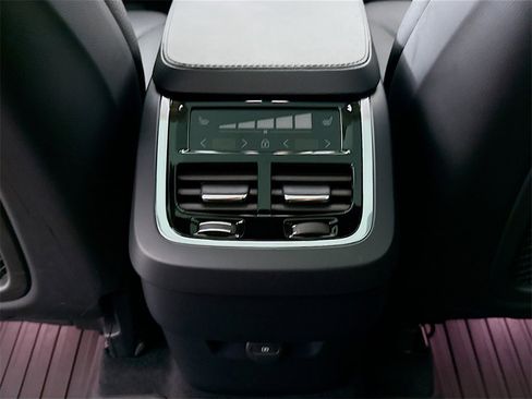 Used 2023 Volvo XC90 B5 Plus w/ Protection Package Premier image 25