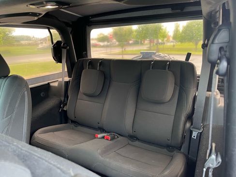 Used 2018 Jeep Wrangler Sport AWD/4WD image 11