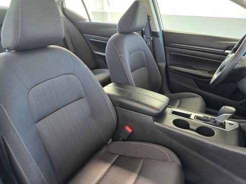 Used 2025 Nissan Altima 2.5 SV FWD image 10