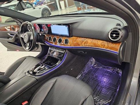 Used 2017 Mercedes-Benz E 300 4MATIC image 8