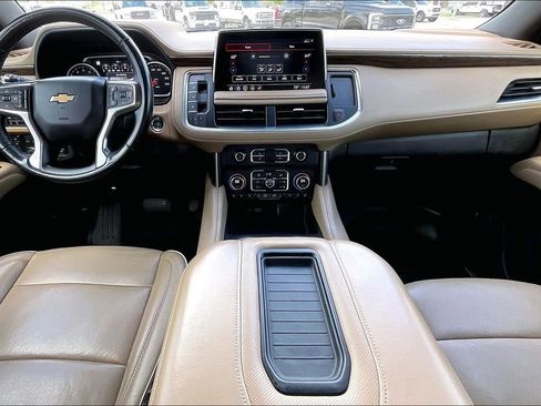Used 2021 Chevrolet Suburban Premier w/ Premium Package AWD/4WD image 7