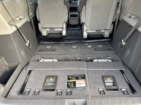 Used 2020 Toyota Sienna LE image 17
