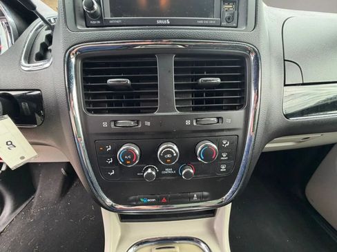 Used 2020 Dodge Grand Caravan SXT FWD image 23