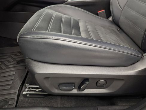 Used 2025 Mitsubishi Outlander SE image 11