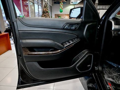 Used 2020 Chevrolet Suburban LT image 19