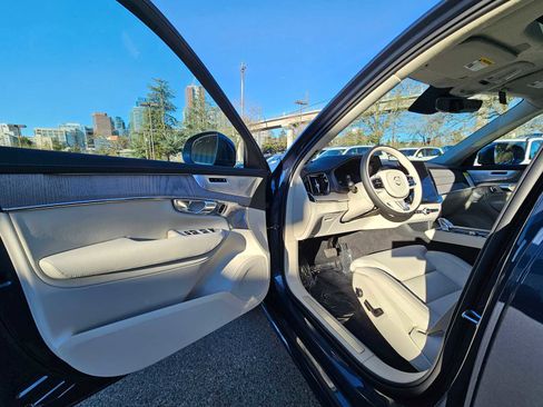 New 2025 Volvo XC90 B6 Ultra image 21