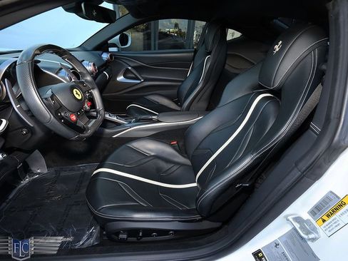 Used 2020 Ferrari 812 Superfast image 15