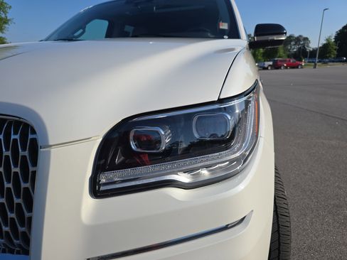 Certified 2023 Lincoln Navigator Reserve AWD/4WD image 32