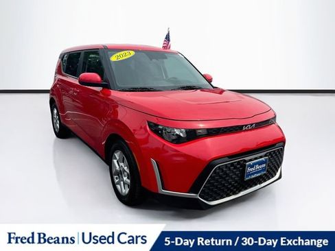 Used 2023 Kia Soul LX w/ LX Technology Package FWD image 1