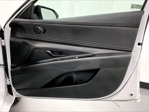 Certified 2025 Hyundai Elantra SEL image 22