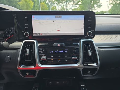 Used 2021 Kia Sorento SX AWD/4WD image 17
