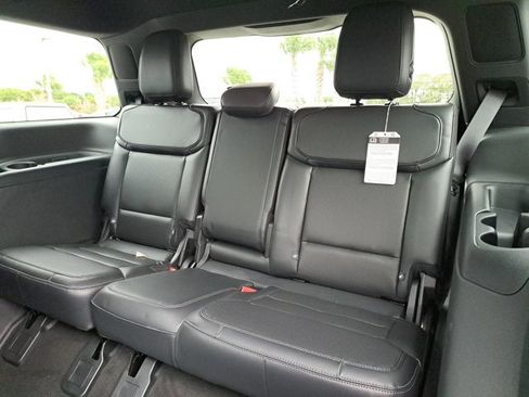 New 2025 Ford Expedition Platinum w/ Stealth Performance Package image 15