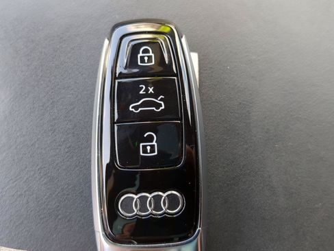 Used 2022 Audi Q8 Prestige AWD/4WD image 23
