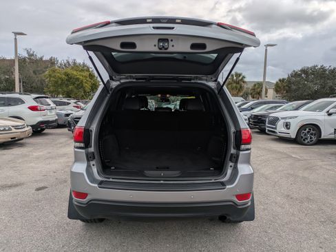 Used 2016 Jeep Grand Cherokee Laredo 75th Anniversary image 13