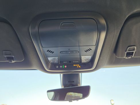 Used 2024 Buick Enclave Premium image 21