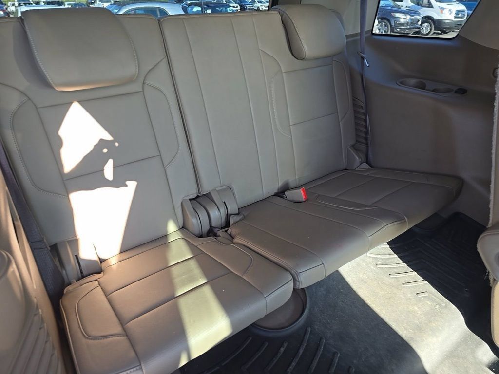 Used 2018 GMC Yukon SLT w/ Premium Edition AWD/4WD image 12