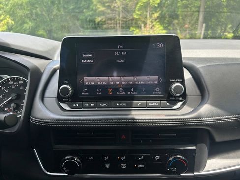 Used 2024 Nissan Rogue S AWD/4WD image 21