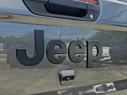 Used 2024 Jeep Gladiator Sport AWD/4WD image 30