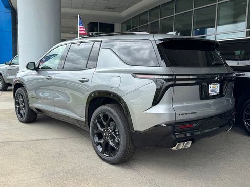 New 2026 Chevrolet Traverse RS w/ LPO, Floor Liner Package FWD image 3