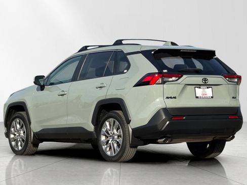 Used 2023 Toyota RAV4 XLE Premium image 6