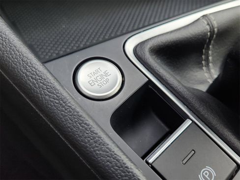 Used 2024 Volkswagen Jetta SE image 16