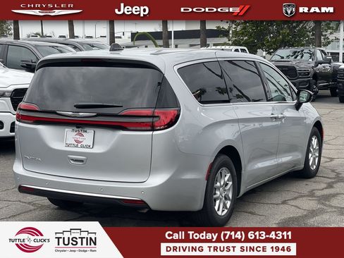 New 2026 Chrysler Pacifica Select FWD image 6