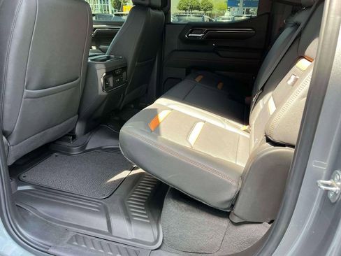 Used 2024 GMC Sierra 1500 AT4 w/ Technology Package AWD/4WD image 17