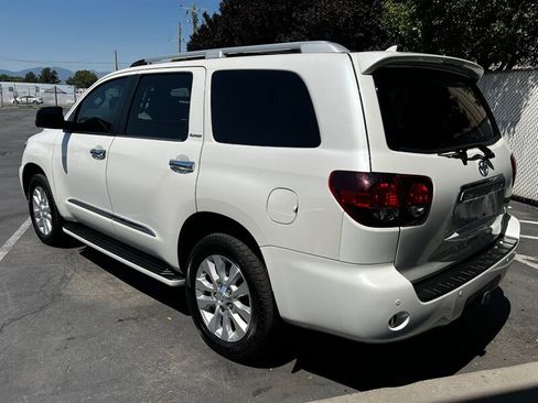 Used 2019 Toyota Sequoia Platinum w/ Carpet Mat Package (TMS) AWD/4WD image 5