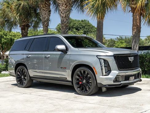 Used 2026 Cadillac Escalade V w/ LPO, ONYX Package AWD/4WD image 11
