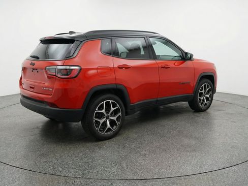 Used 2025 Jeep Compass Limited AWD/4WD image 9