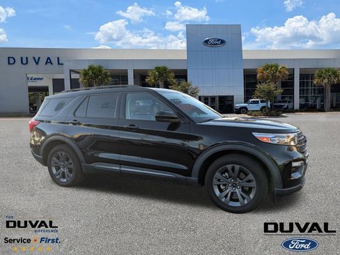 Used 2022 Ford Explorer XLT w/ Equipment Group 202A image 1