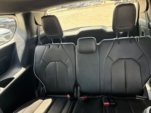 New 2027 Chrysler Pacifica Limited AWD/4WD image 19