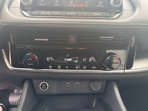 Used 2021 Nissan Rogue SV image 19