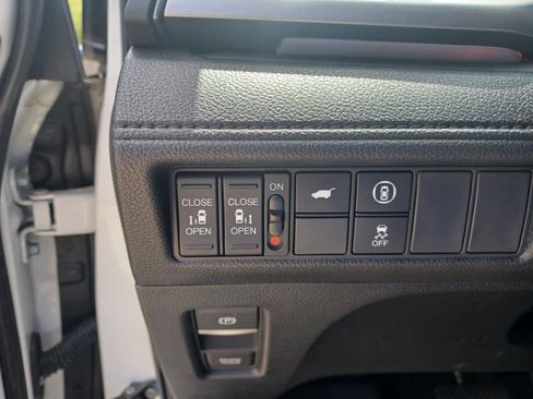 Used 2023 Honda Odyssey Sport image 17